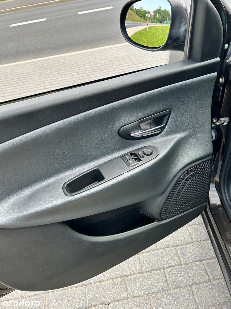 Lancia Ypsilon 0.9 Platinum S&S - 9