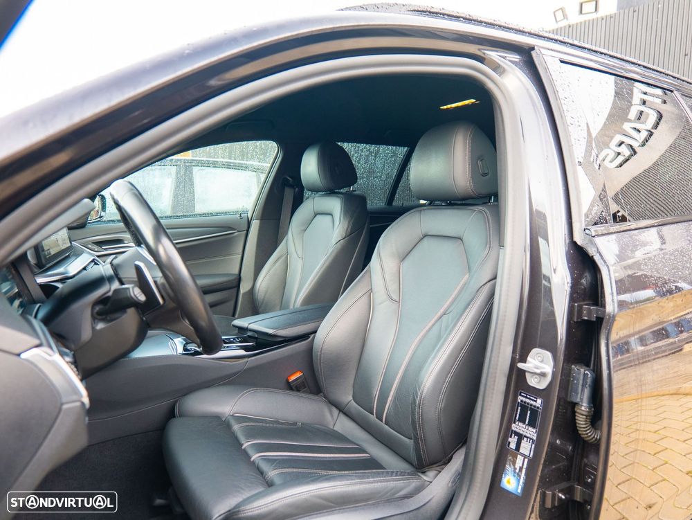 BMW 520 d Pack Desportivo M Auto - 31
