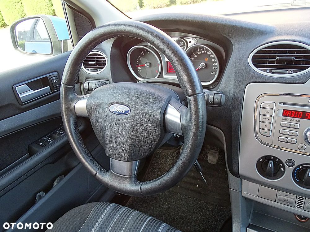 Ford Focus 1.6 16V Ghia - 25