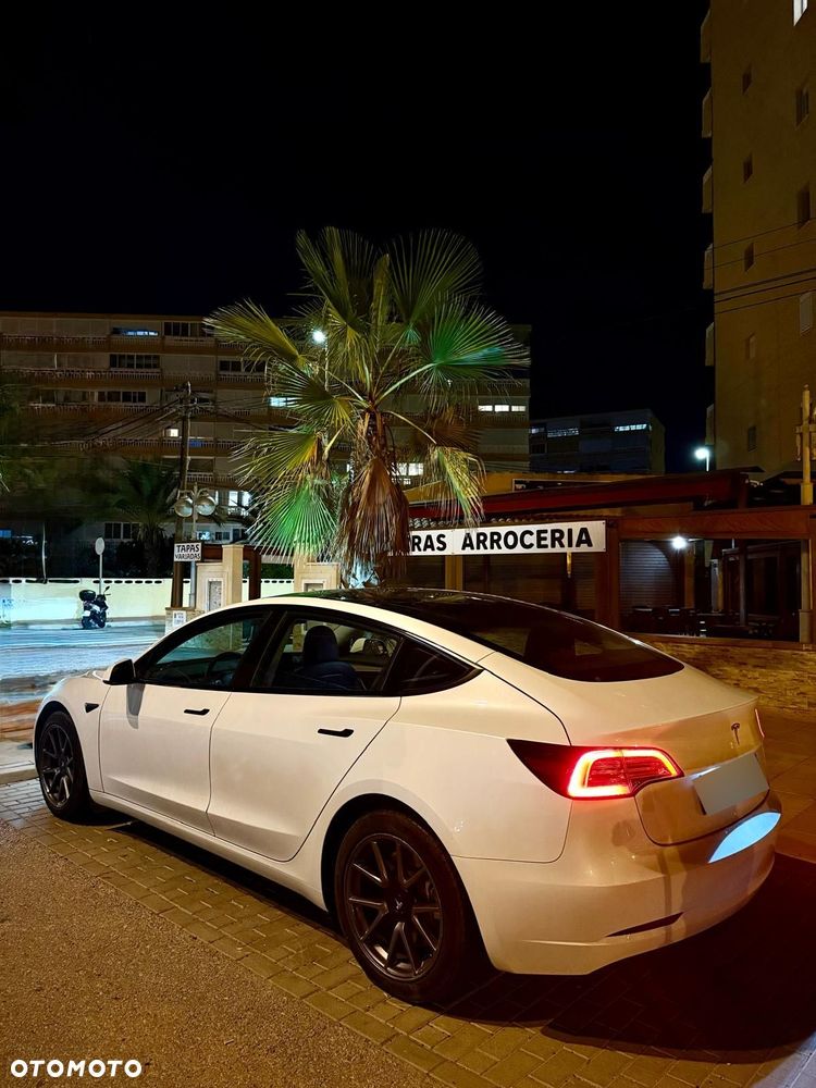 Tesla Model 3 - 7