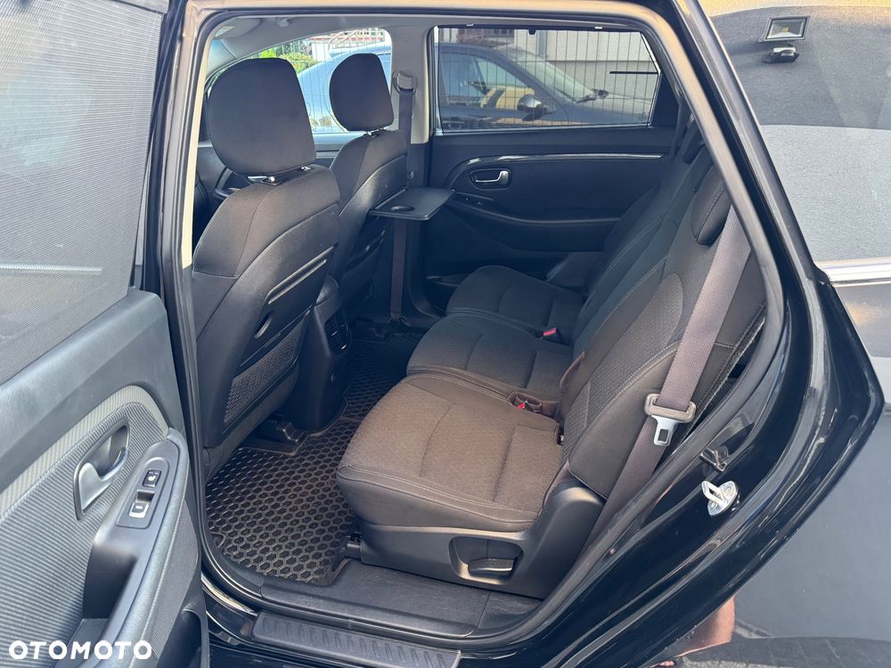 Kia Carens 1.7 CRDi 141 ISG Vision - 10