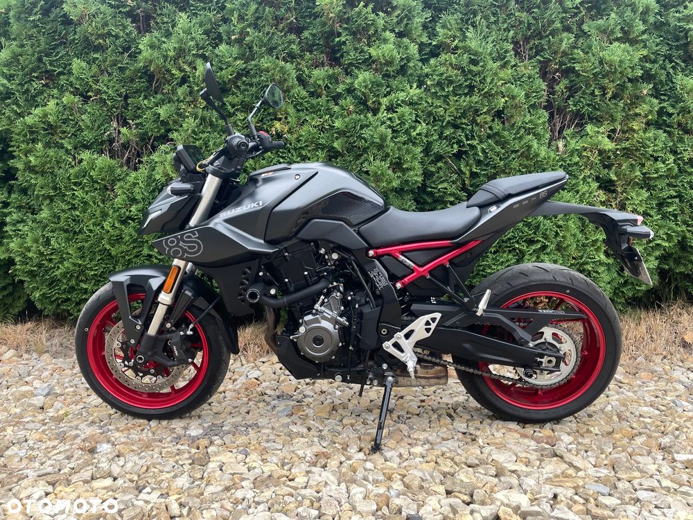 Suzuki GSX - 8