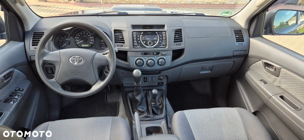 Toyota Hilux 4x4 Double Cab - 8