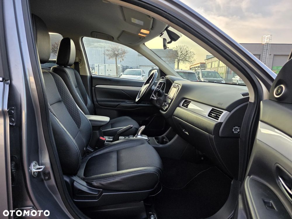 Mitsubishi Outlander 2.0 4WD Plus - 14
