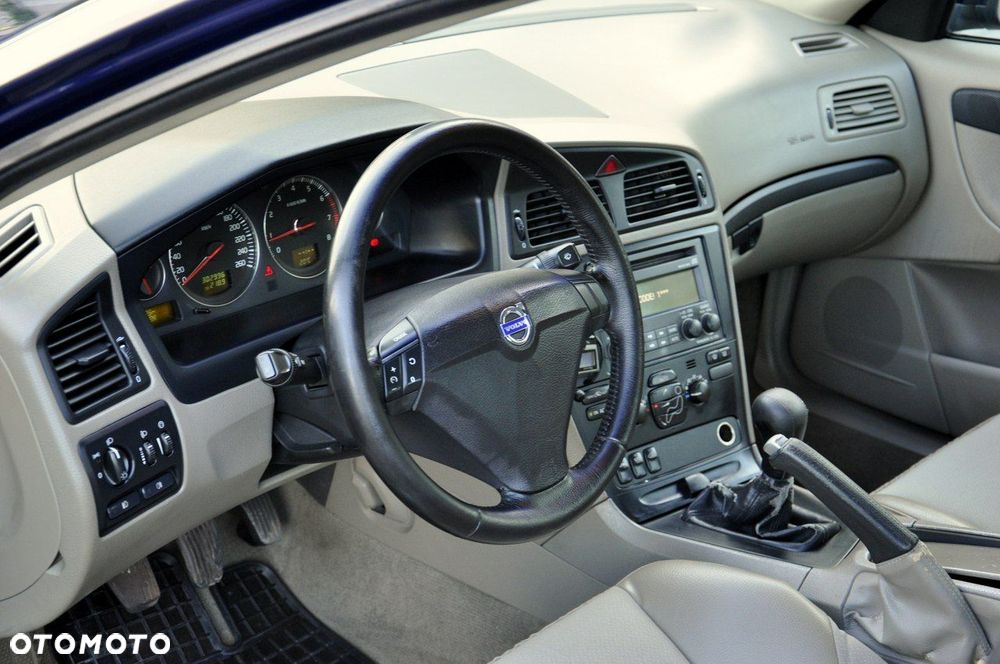 Volvo S60 2.4 Momentum - 5