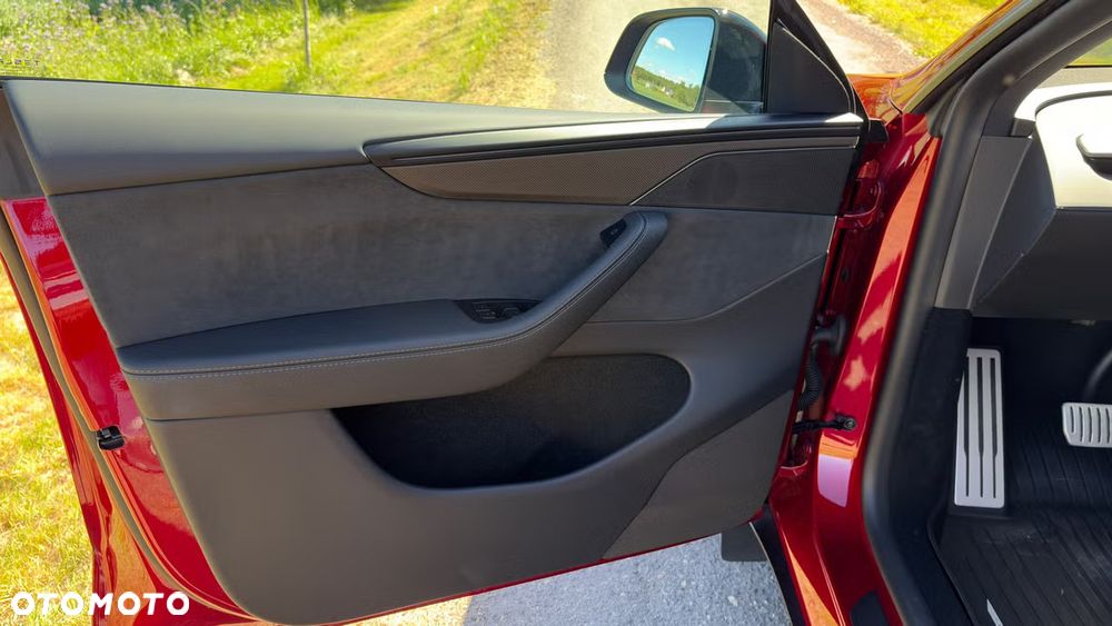 Tesla Model Y Performance Dual Motor AWD - 12