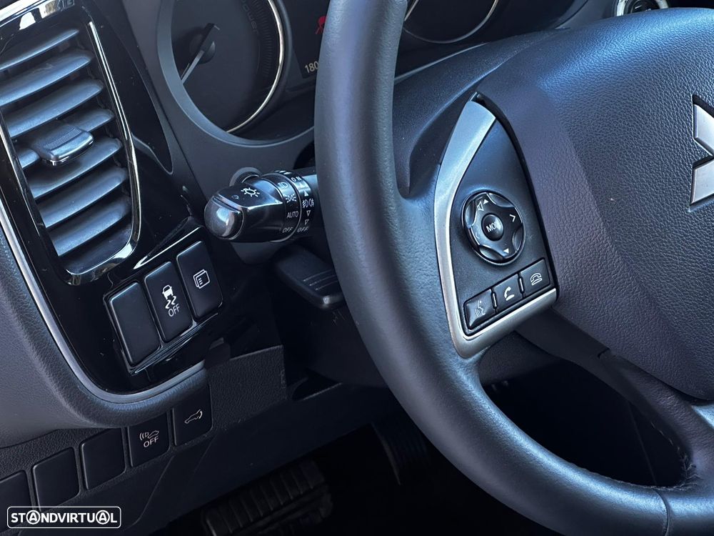 Mitsubishi Outlander 2.0 4WD - 30