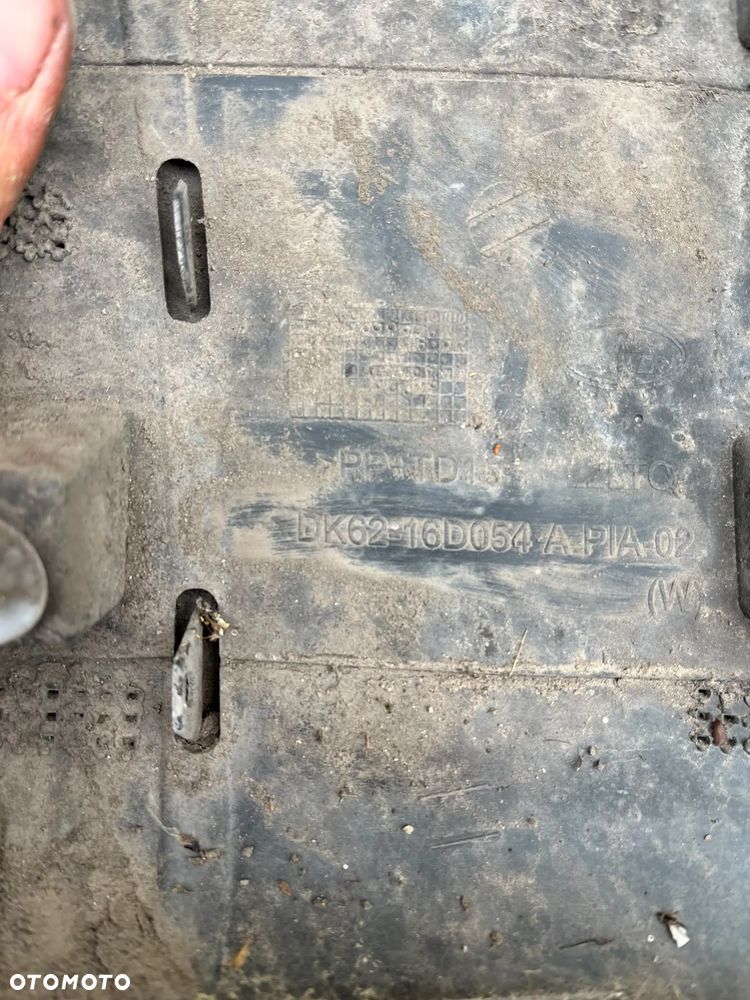 Listwa błotnika przednia prawa DK62-16D054 Range Rover Sport L494 - 2