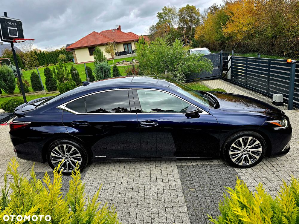 Lexus ES 300h Business Edition - 32