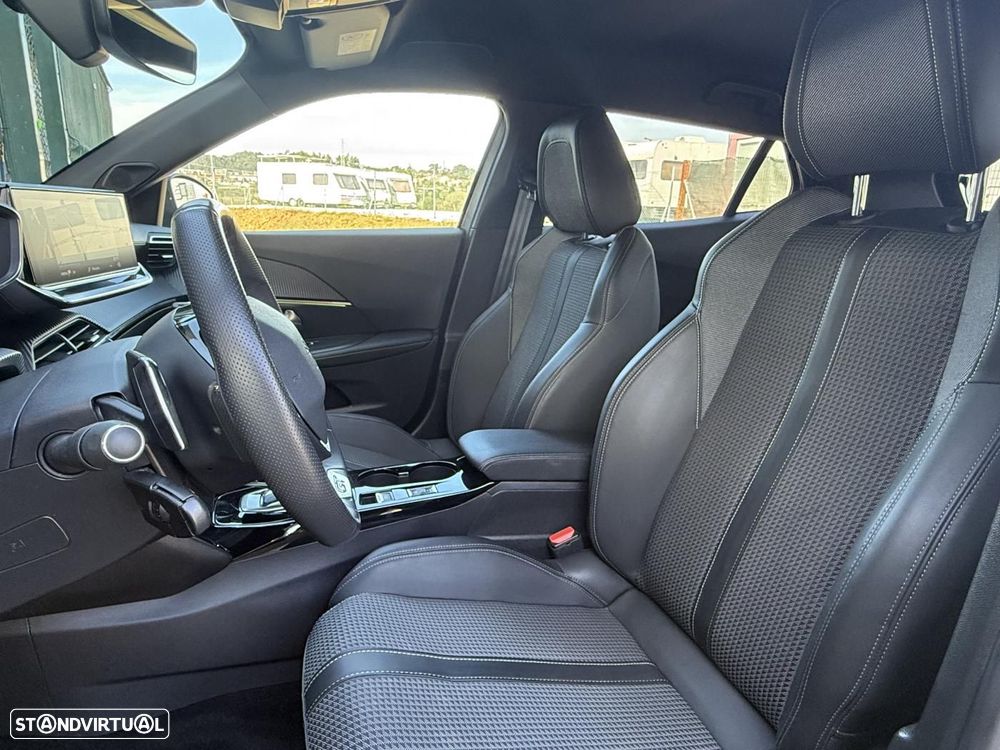 Peugeot 2008 1.2 PureTech GT EAT8 - 23