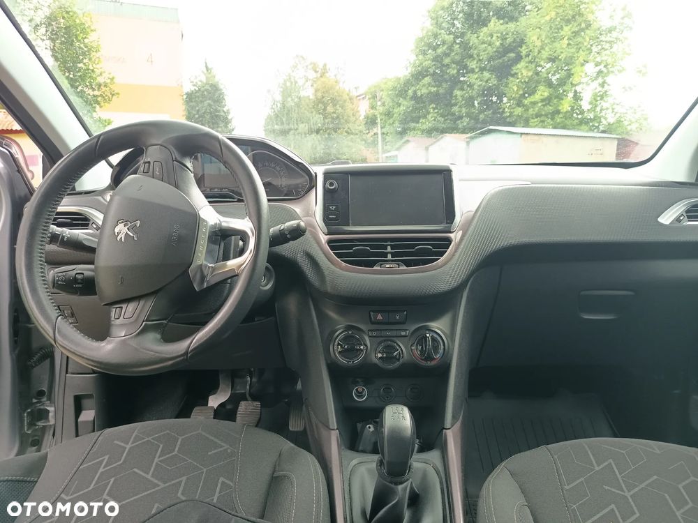 Peugeot 2008 1.2 Pure Tech Style - 11