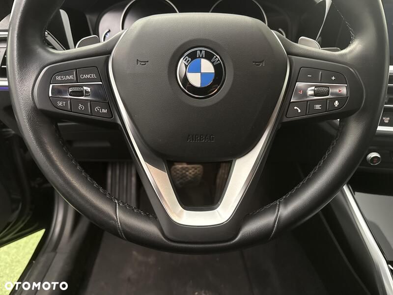BMW Seria 3 320i xDrive - 13