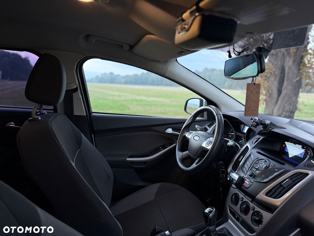 Ford Focus 1.6 Ambiente - 27