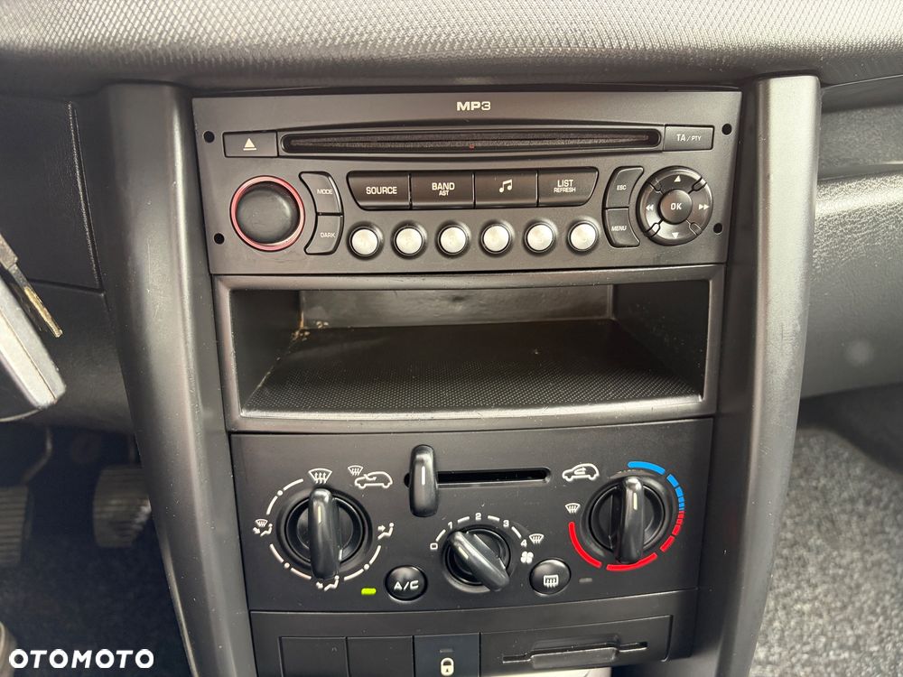 Peugeot 207 1.4 16V Trendy - 18