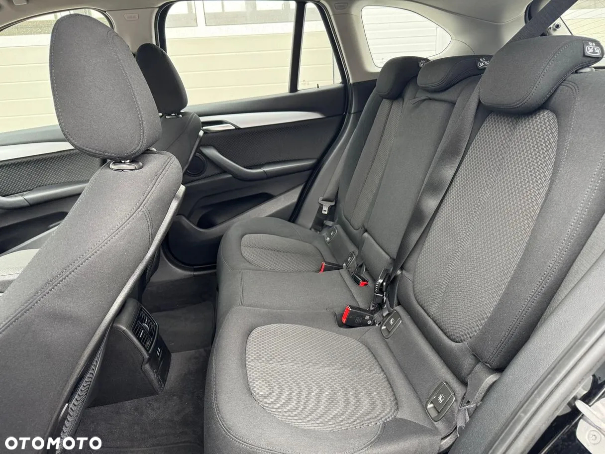 BMW X1 sDrive18i - 11