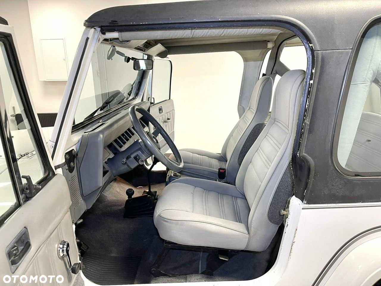 Jeep Wrangler 2.5L - 7