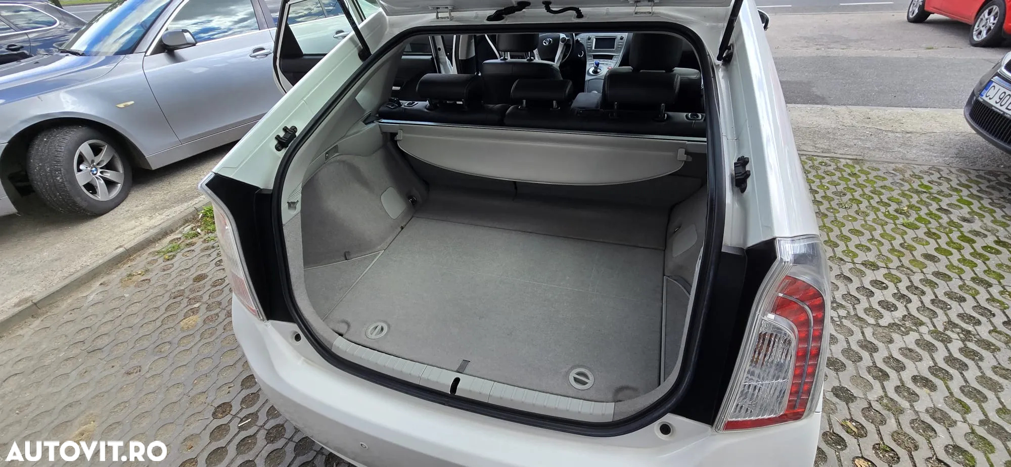 Toyota Prius (Hybrid) Executive - 19
