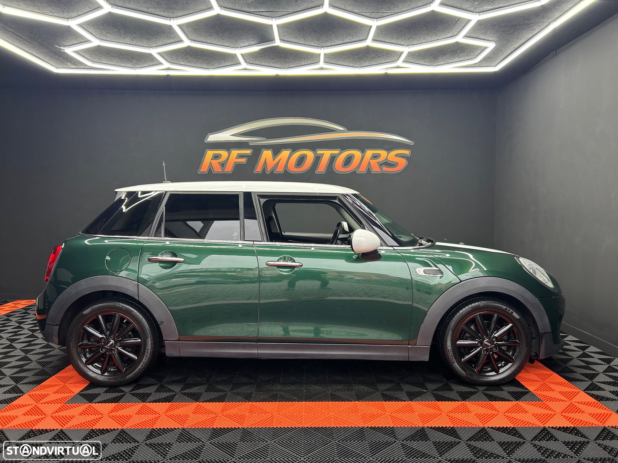 MINI 5 Portas Cooper D Auto - 4