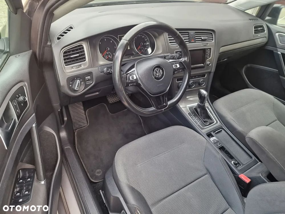 Volkswagen Golf - 11