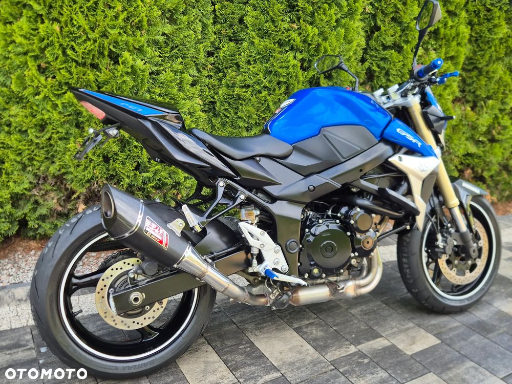 Suzuki GSR - 3