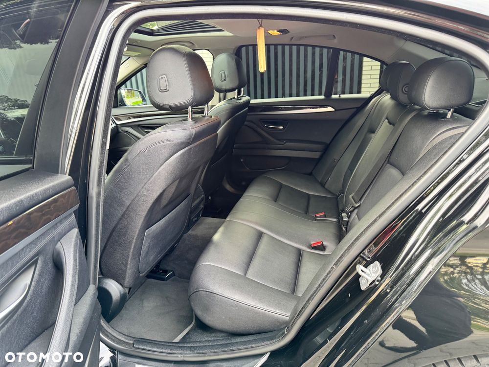 BMW Seria 5 528i xDrive - 11