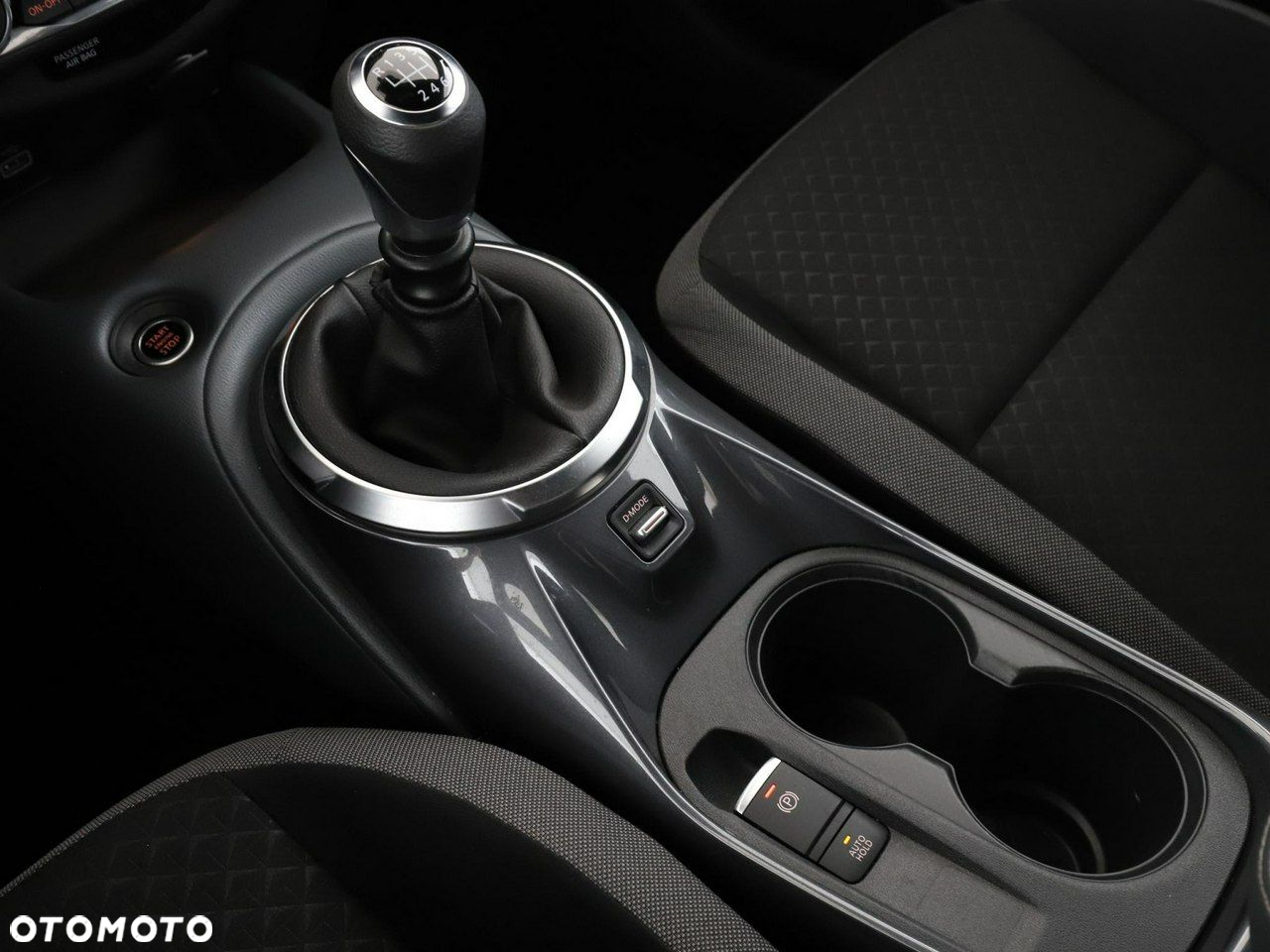 Nissan Juke 1.0 DIG-T N-Connecta - 28