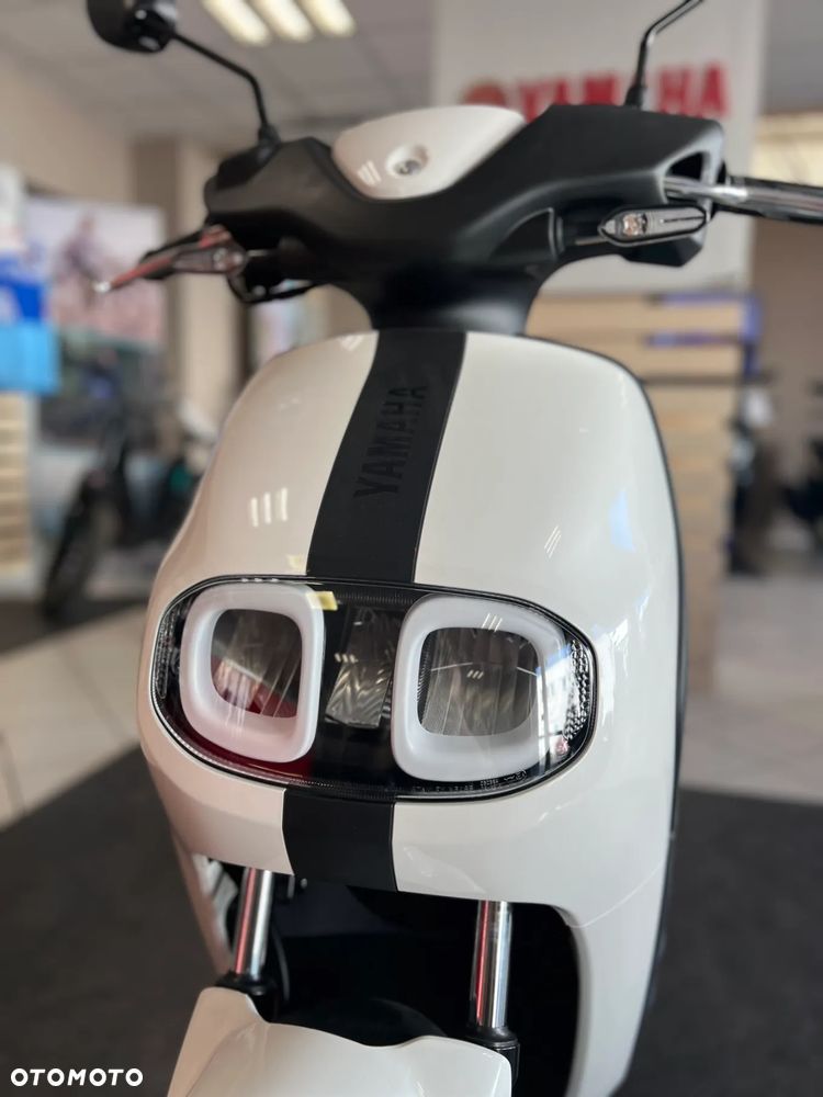 Yamaha Neos - 8