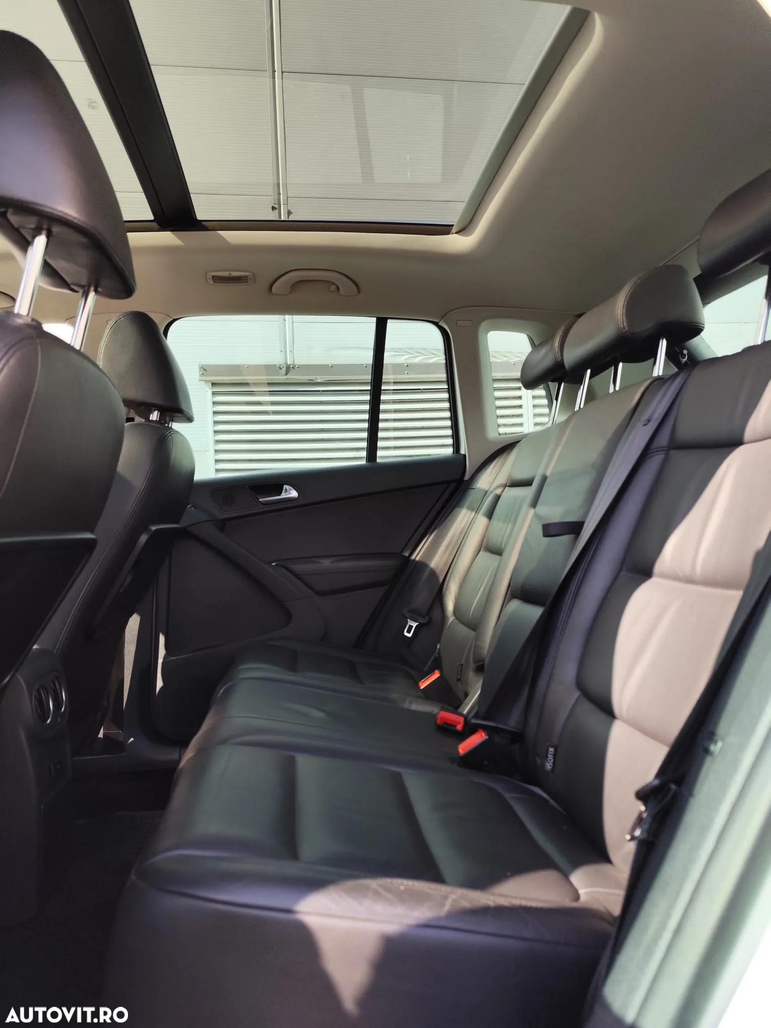 Volkswagen Tiguan 2.0 TDI 4Motion DSG Sport & Style - 6