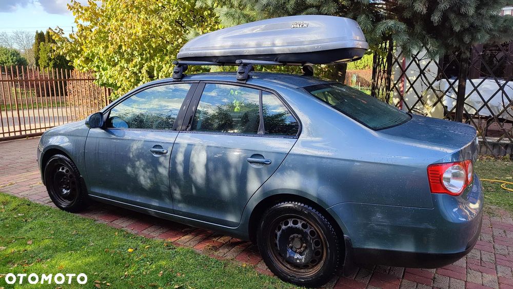 Volkswagen Jetta 1.6 FSI Trendline - 3