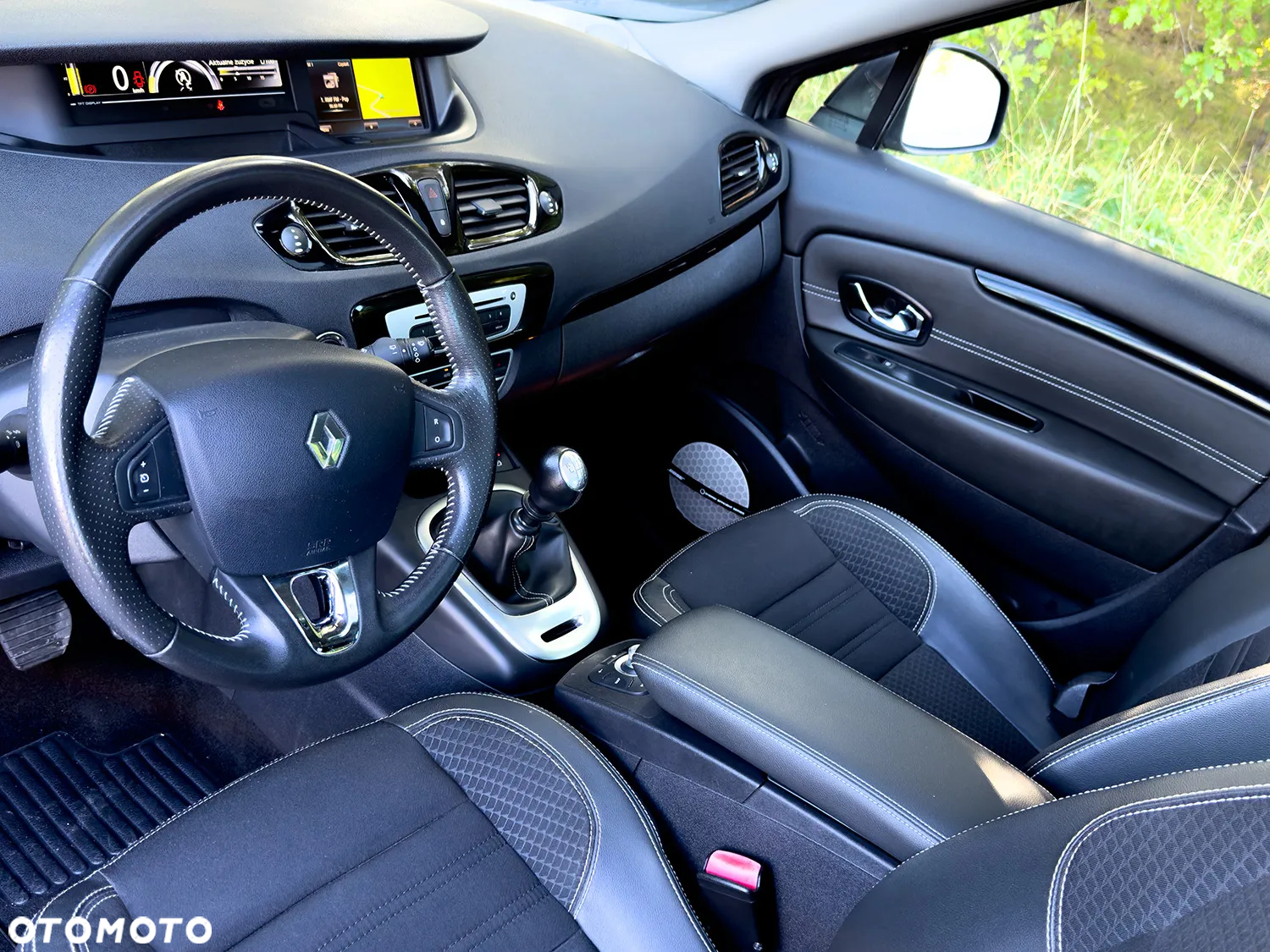 Renault Scenic 1.6 dCi Bose - 9