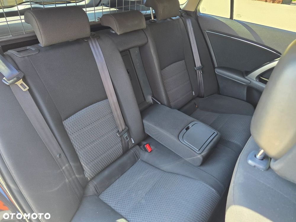 Toyota Avensis - 14