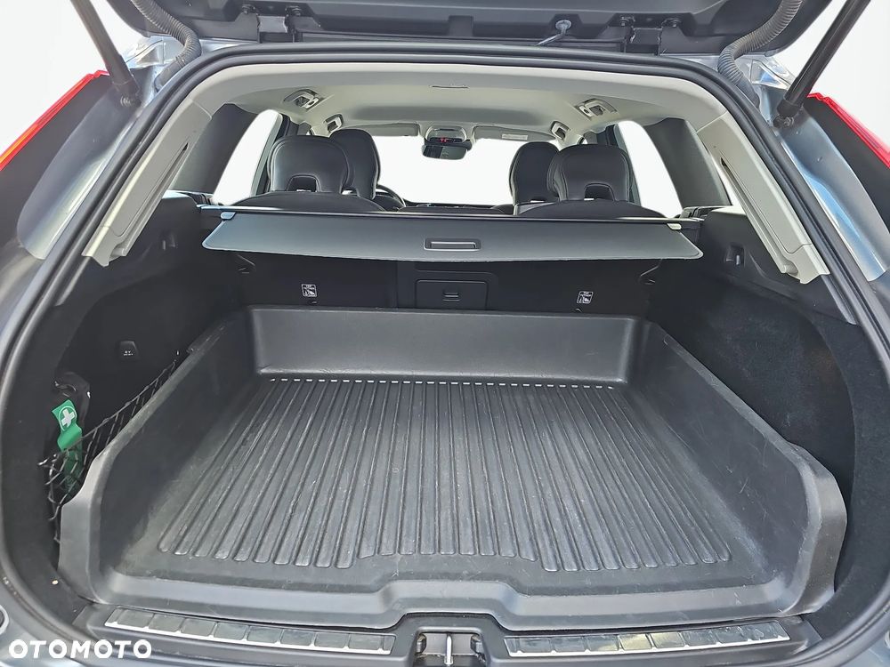 Volvo XC 60 B4 B Momentum Pro - 12