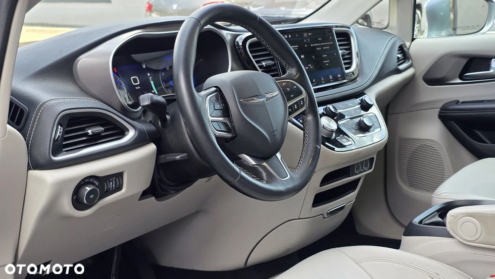 Chrysler Pacifica - 18
