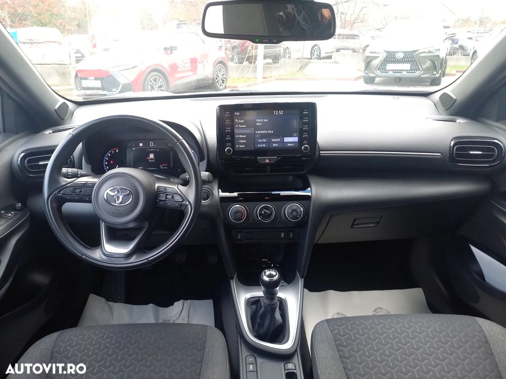Toyota Yaris 1.5 MT Dynamic - 13