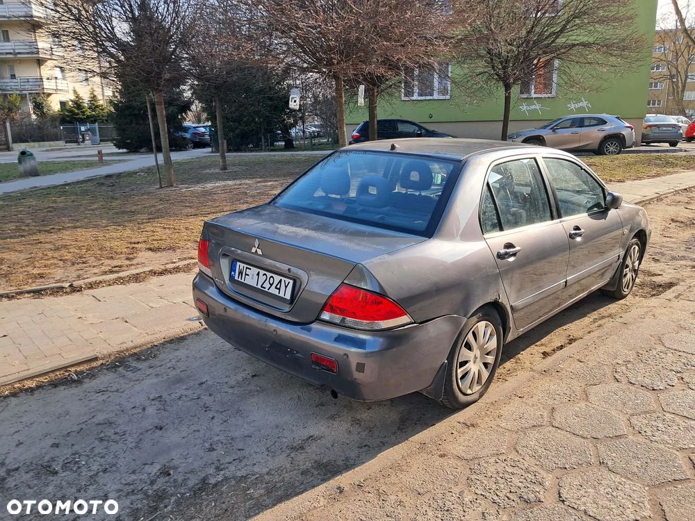 Mitsubishi Lancer 1.6 Invite - 3