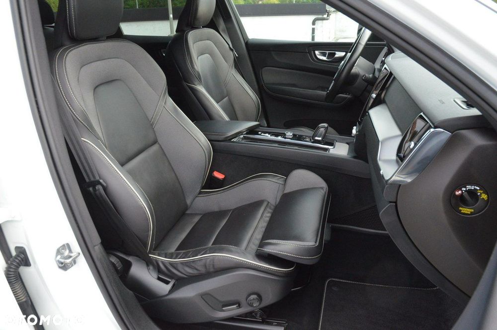 Volvo XC 60 B4 D AWD Geartronic RDesign - 25