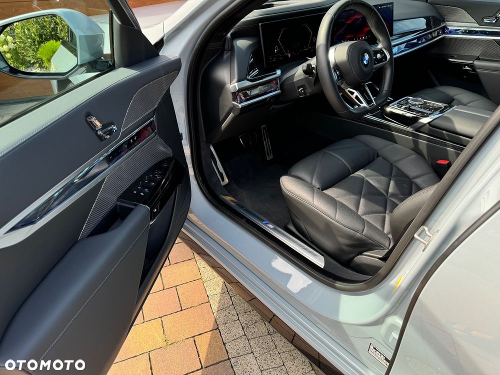 BMW Seria 7 740i sport - 15