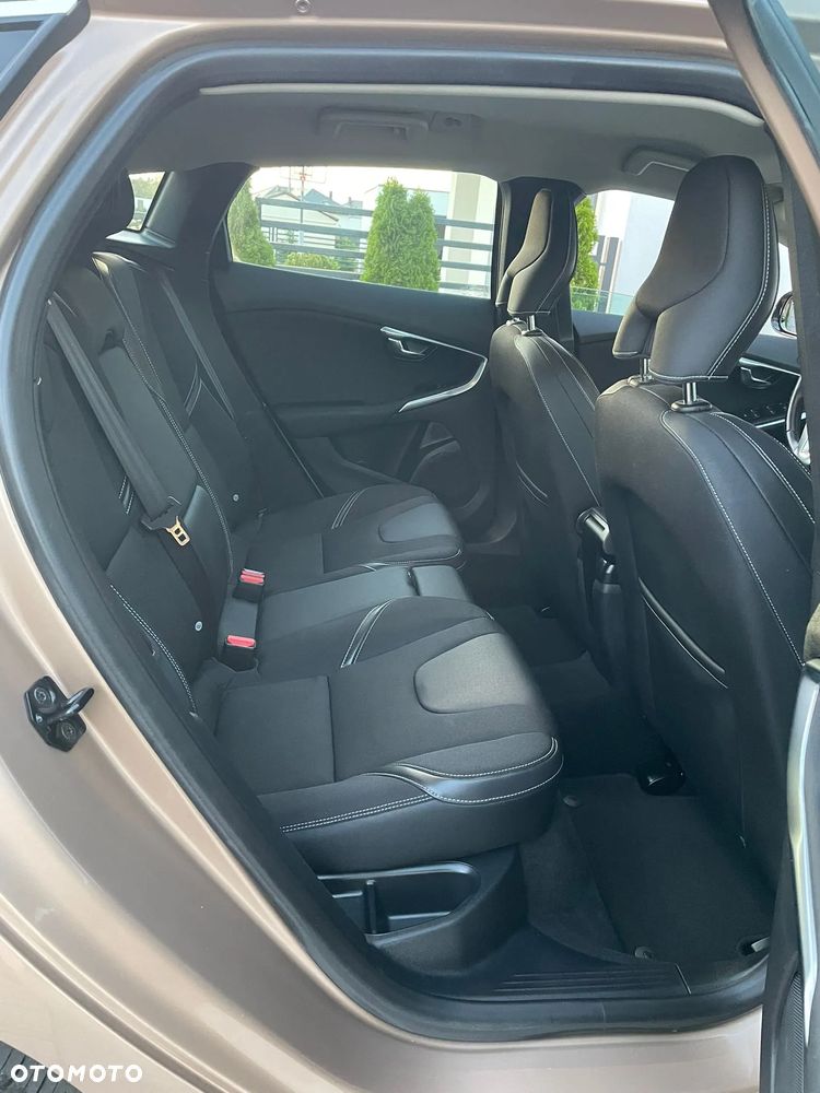 Volvo V40 D2 Summum - 21