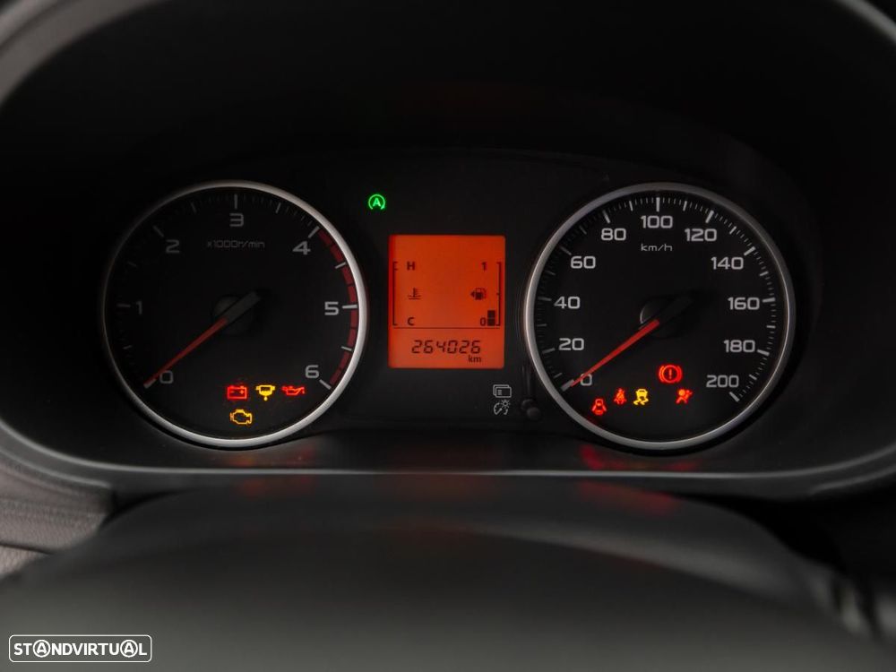 Mitsubishi L200 2.4 DI-D Club Invite 4WD c/IVA - 21