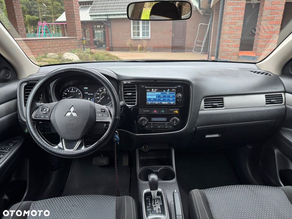 Mitsubishi Outlander 2.4 4WD CVT Intense - 11