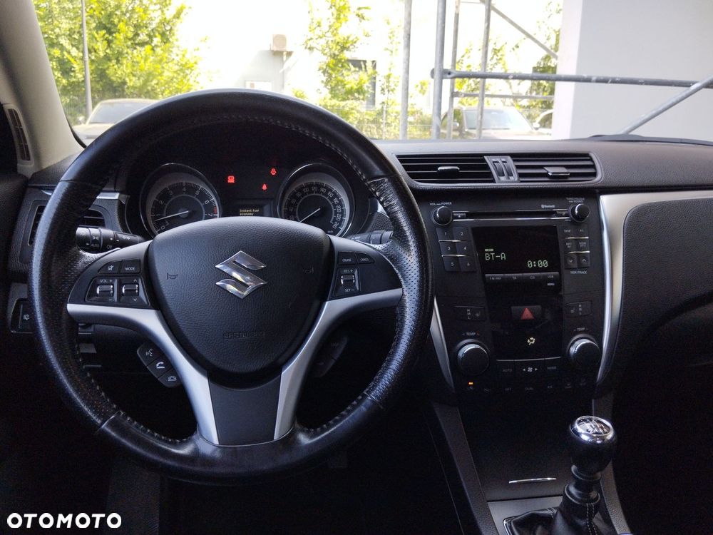 Suzuki Kizashi 2.4 Sport - 13