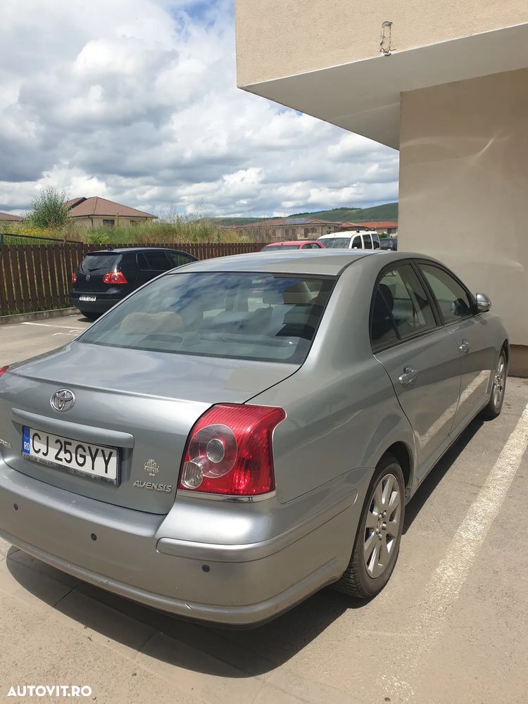 Toyota Avensis 1.8 Sedan Terra - 7