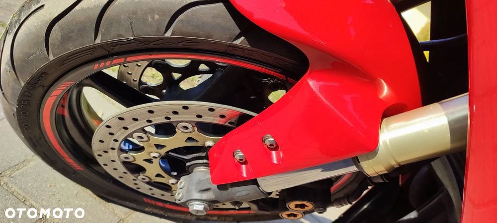 Yamaha R1 - 12