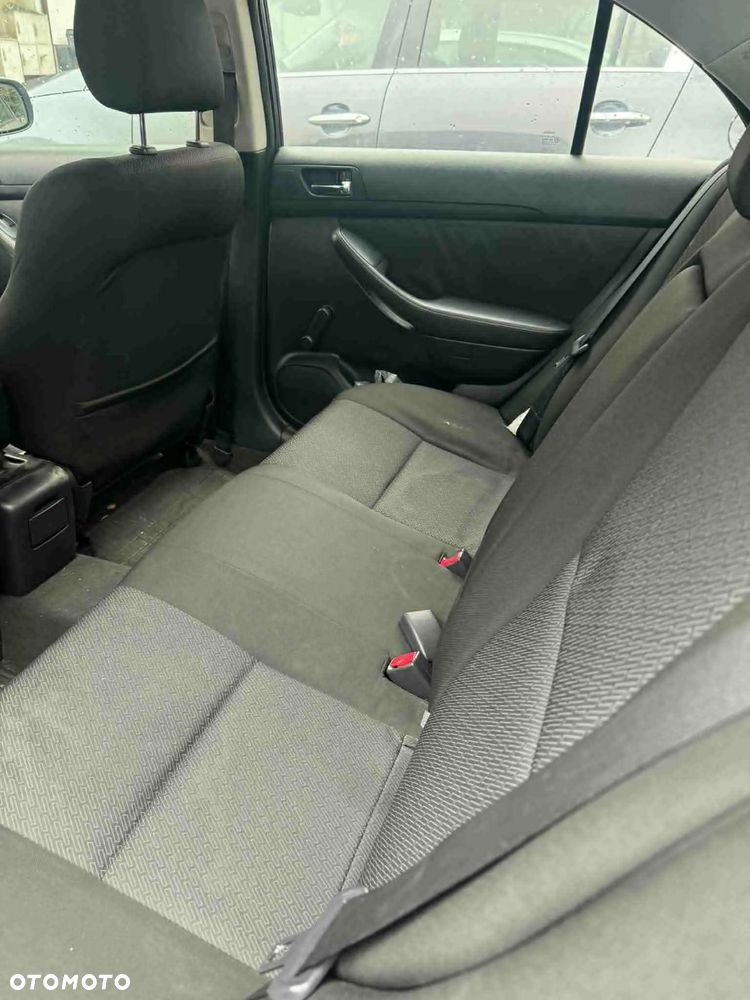 Toyota Avensis - 5