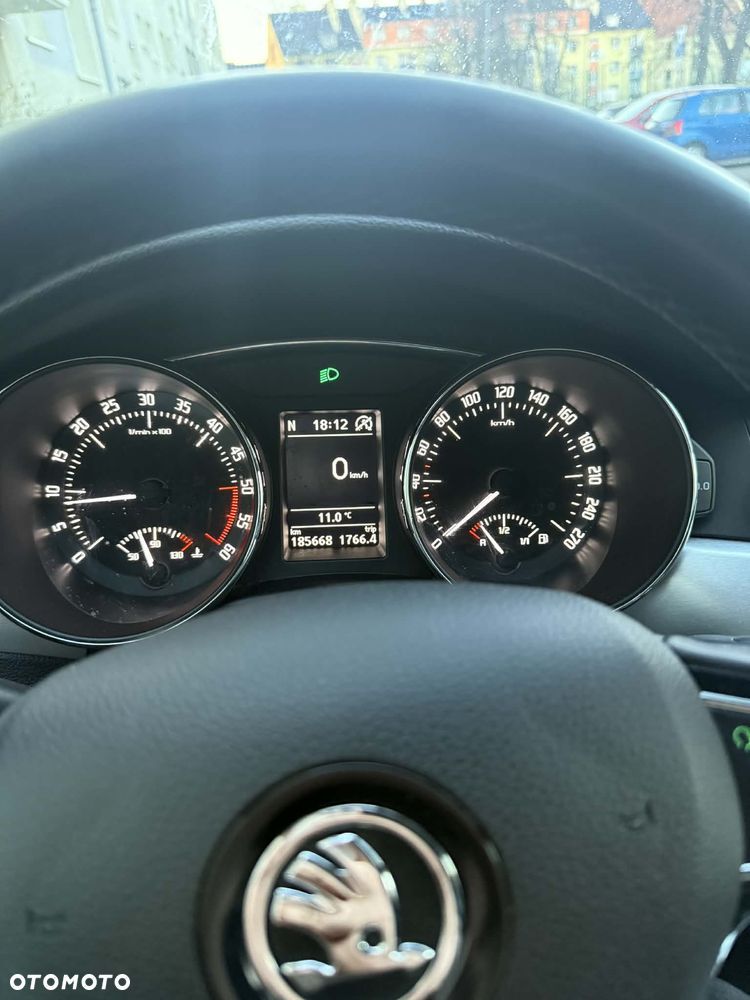 Skoda Superb 2.0 TDI Active DSG - 6