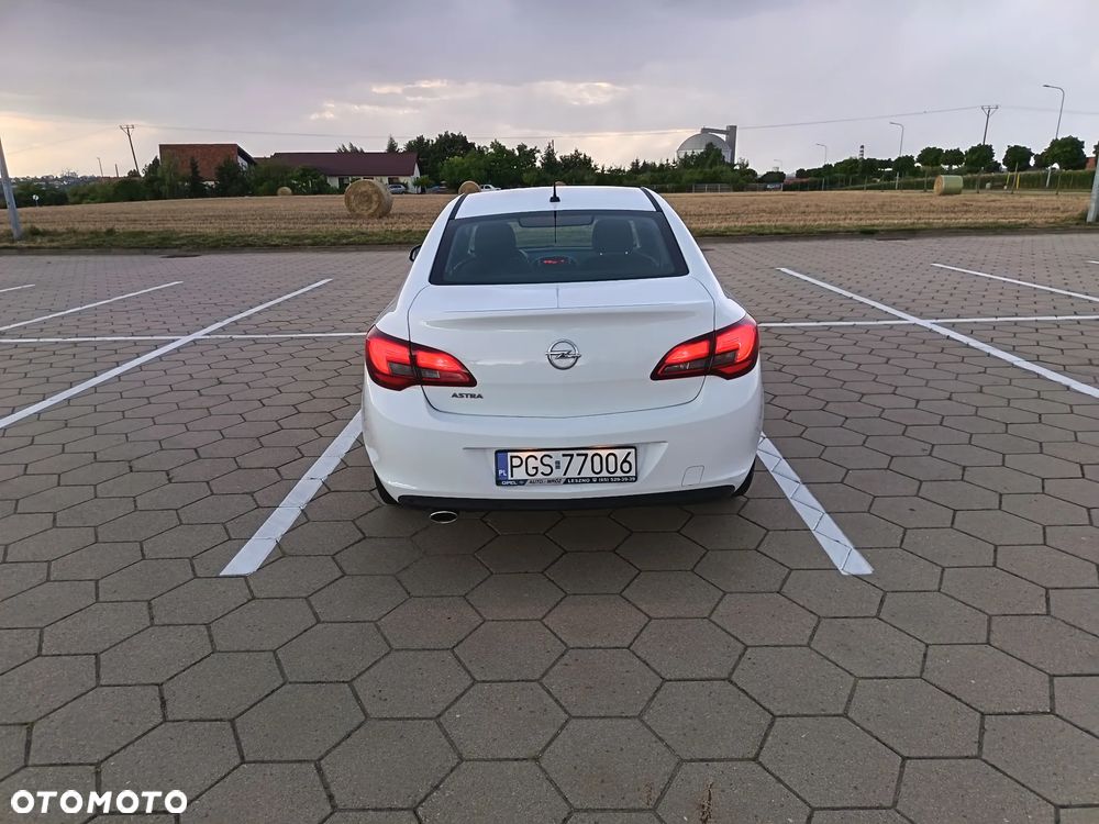 Opel Astra 1.4 T Business - 11