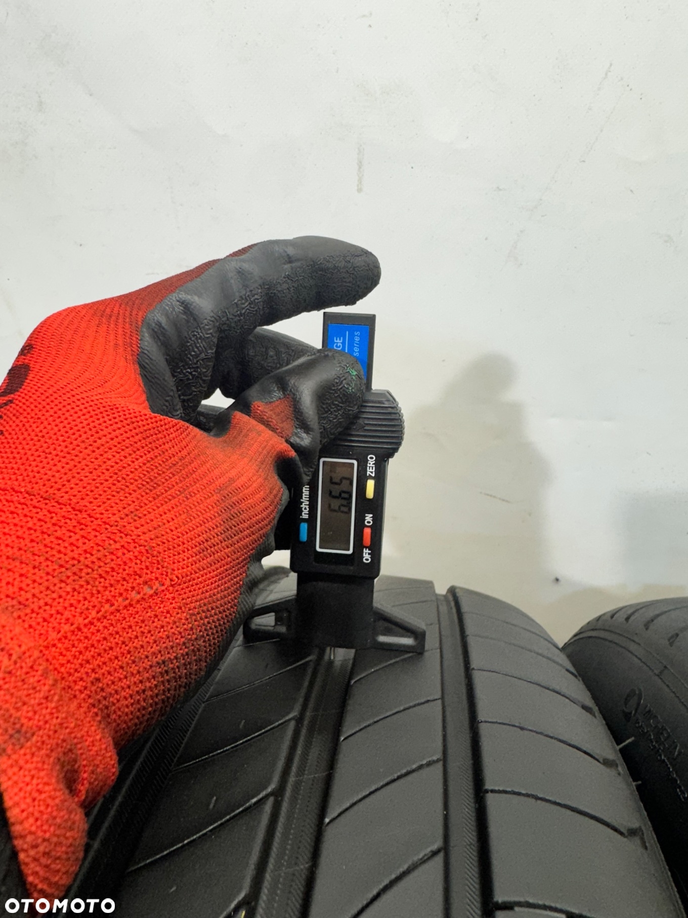 G-2963 235/45R18 98V MICHELIN E-PRIMACY - 2