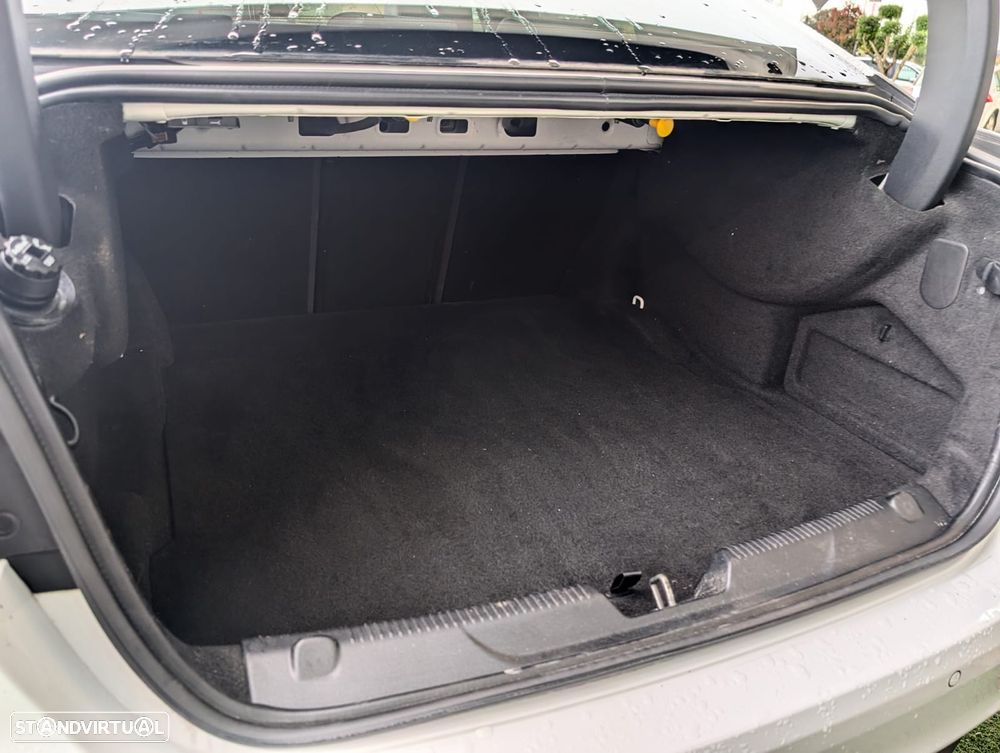 Jaguar XE 20d Aut. R-Sport - 17