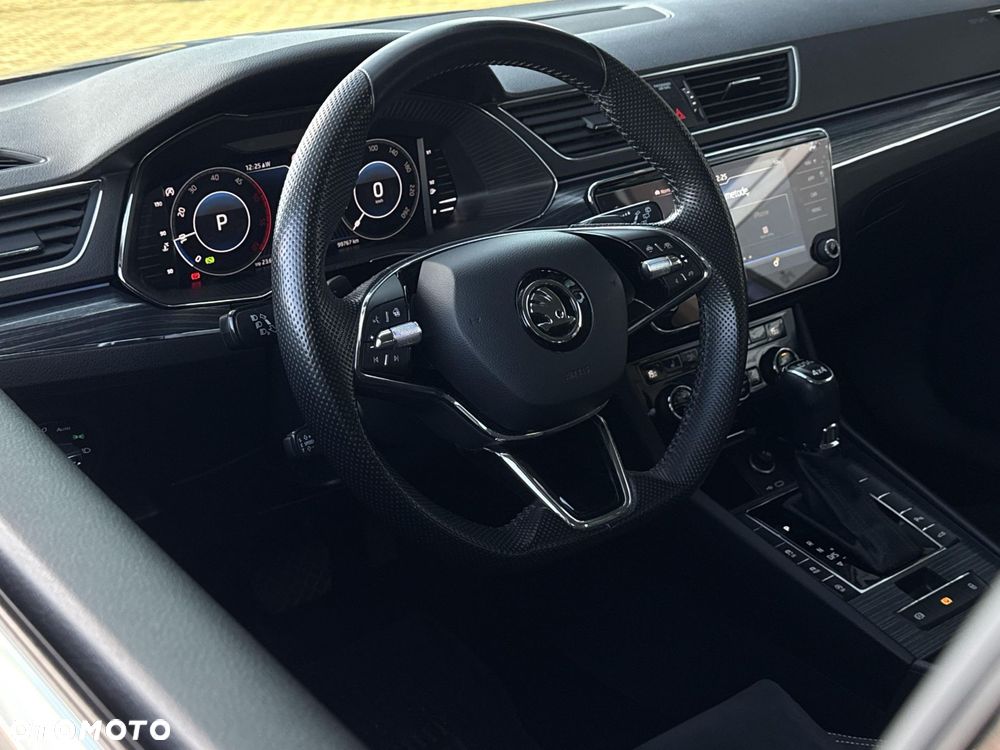 Skoda Superb 2.0 TDI SCR 4x4 Style DSG - 9