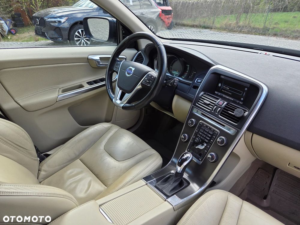 Volvo XC 60 T6 AWD Momentum - 9